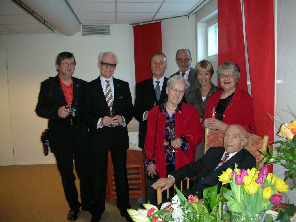 Gabi Laszlo 100v.JPG